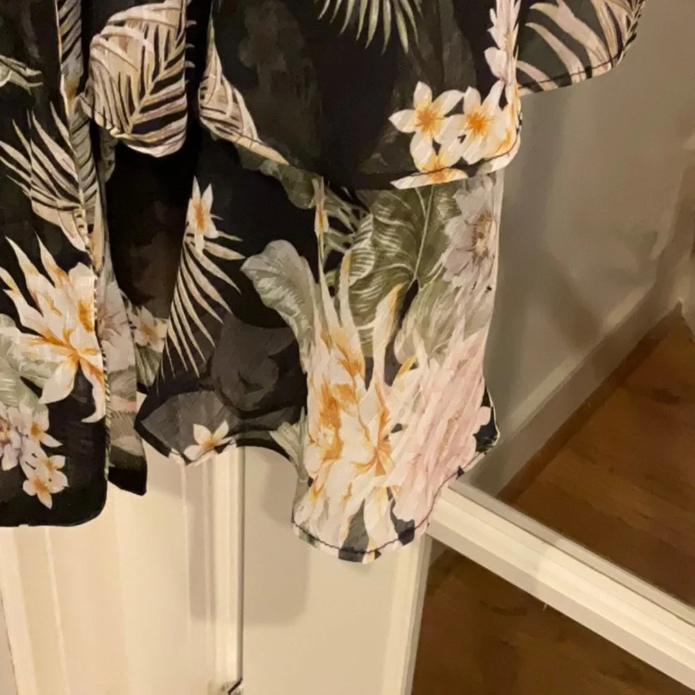 Tropical Print Dress - Picture 3 of 5